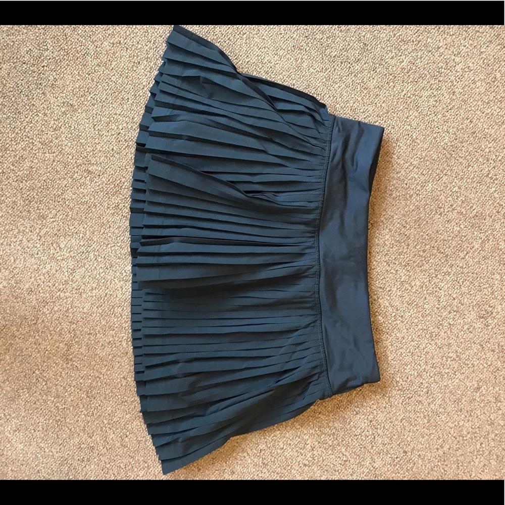 Lululemon black tennis skirt